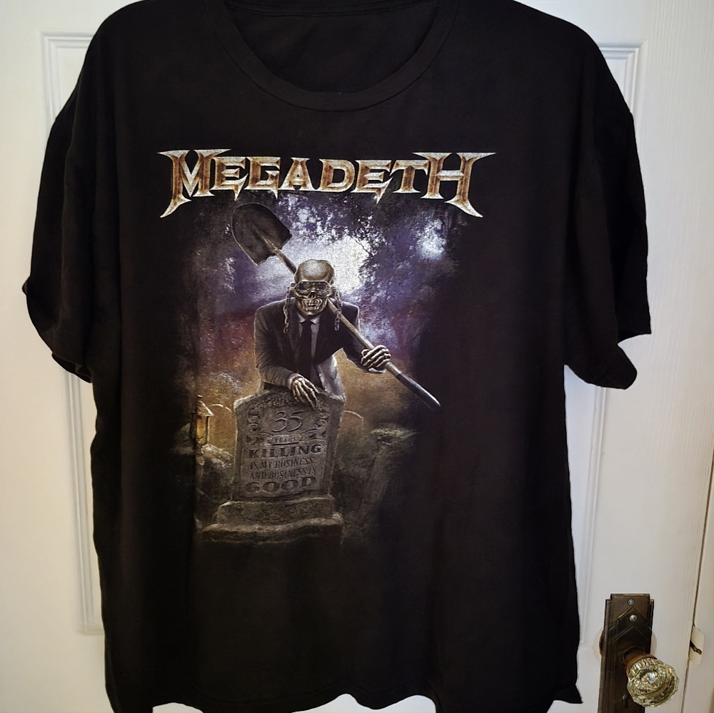 Black Megadeth  T-Shirt